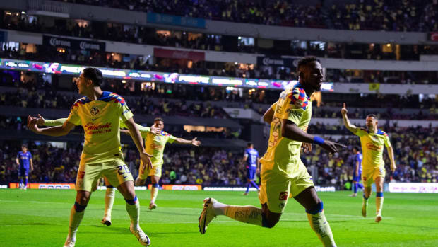 América y Cruz Azul en una Pelea al Término del Clásico Joven
